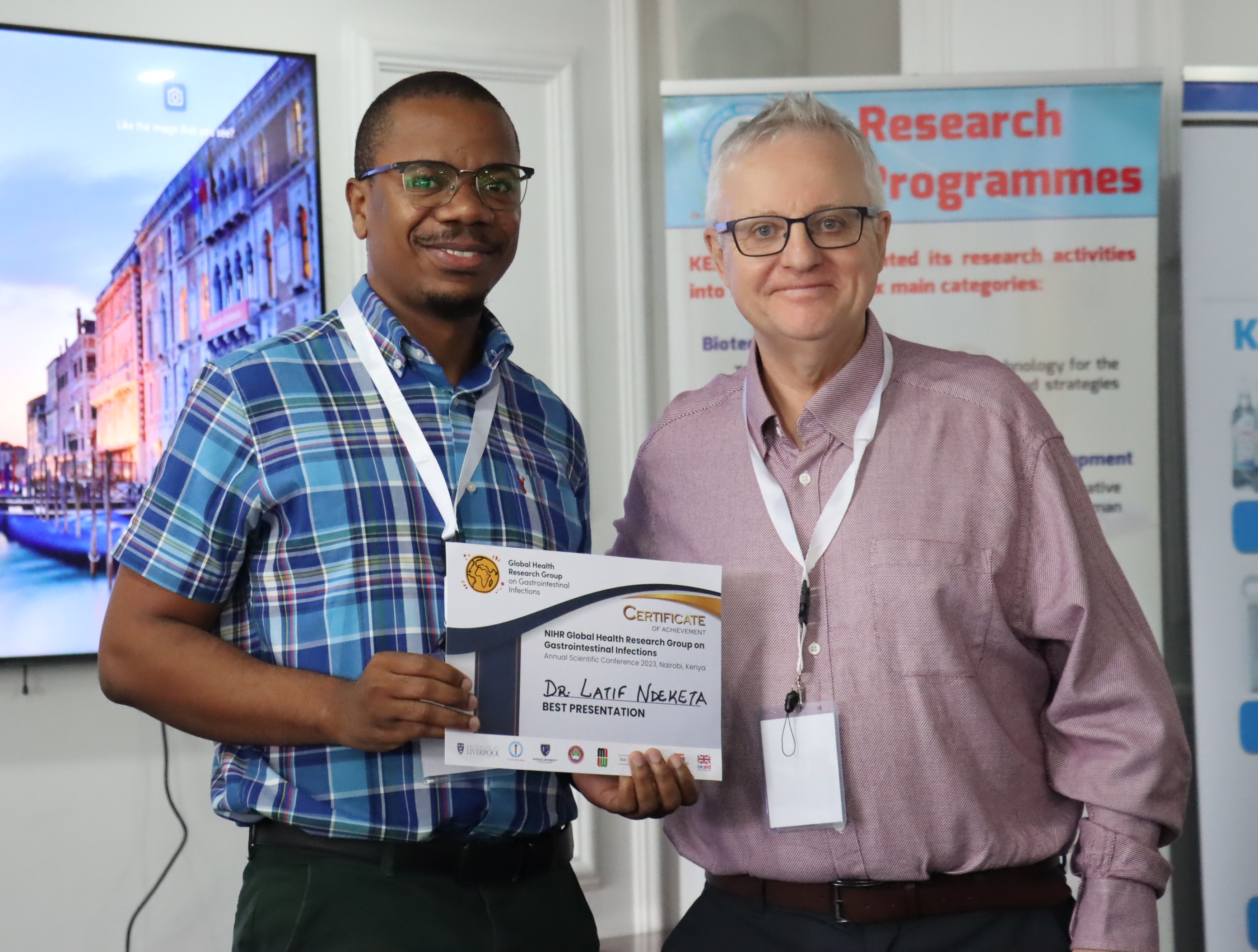 Latif Ndeketa won Best Presentation and Nigel Cunliffe (GHRG GI Director)